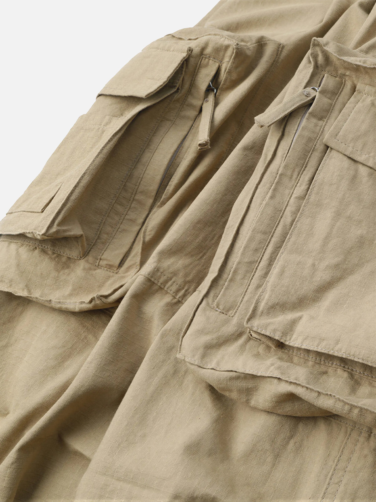 Japanisch inspirierte Cargo-Hose mit weitem Bein und Reißverschlusstaschen