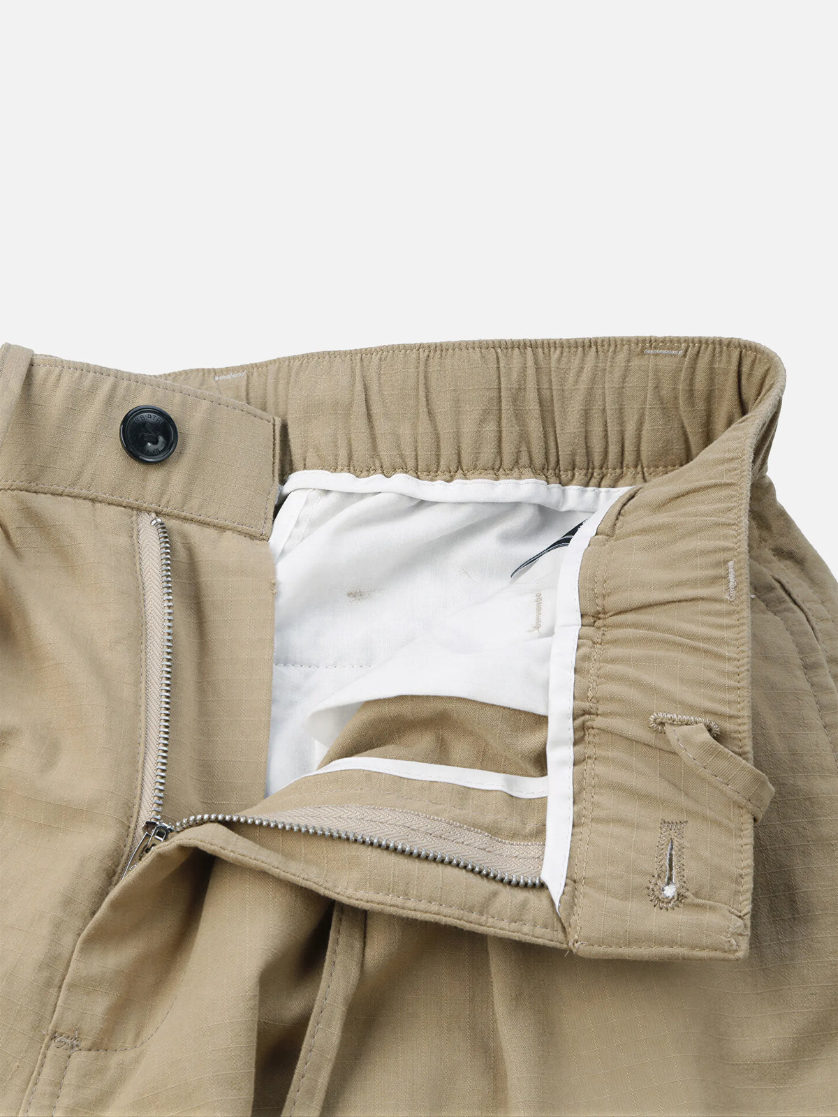 Japanisch inspirierte Cargo-Hose mit weitem Bein und Reißverschlusstaschen