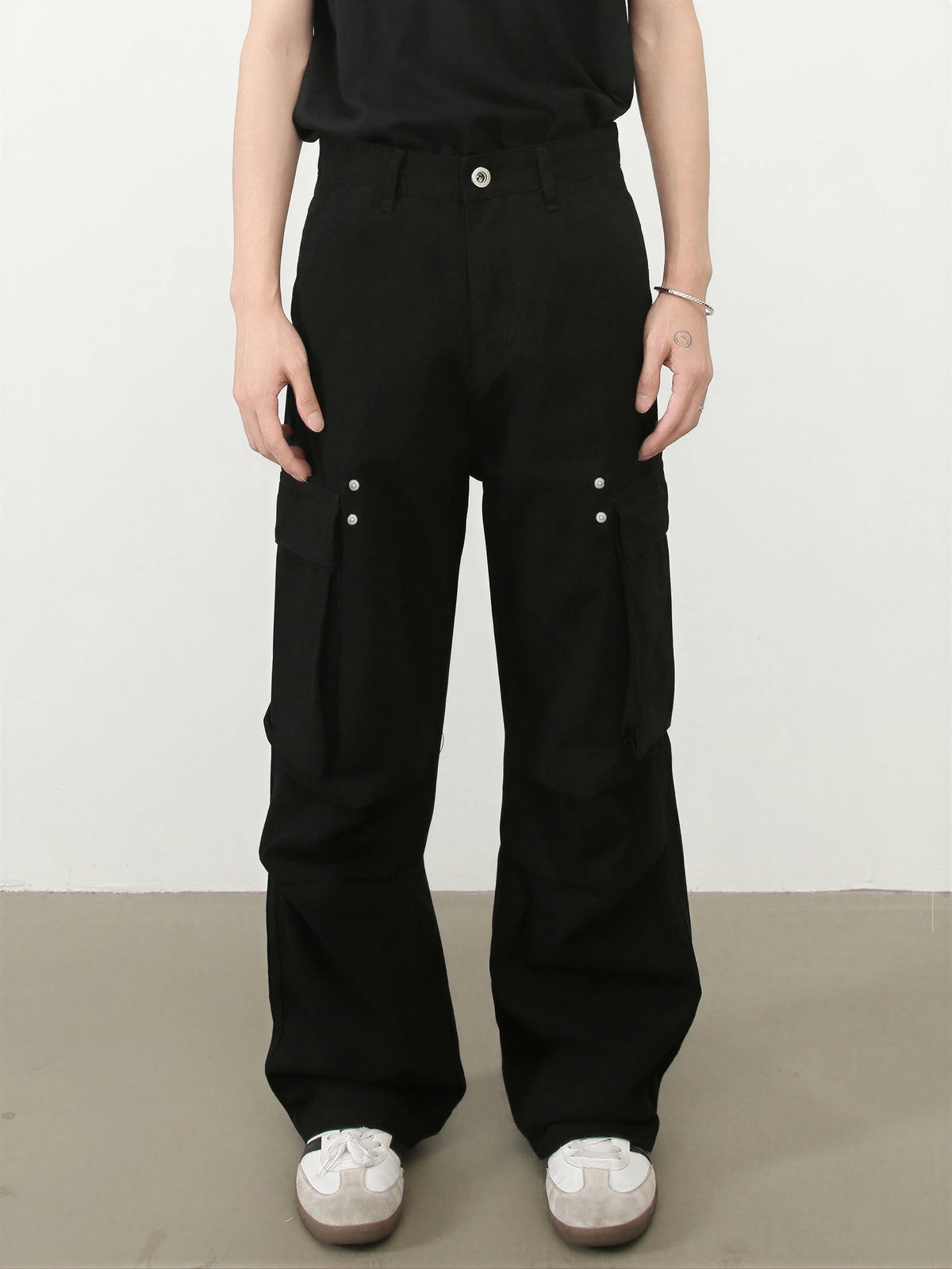 Multi-pocket Loose-fit Wide-leg Cargo Pants