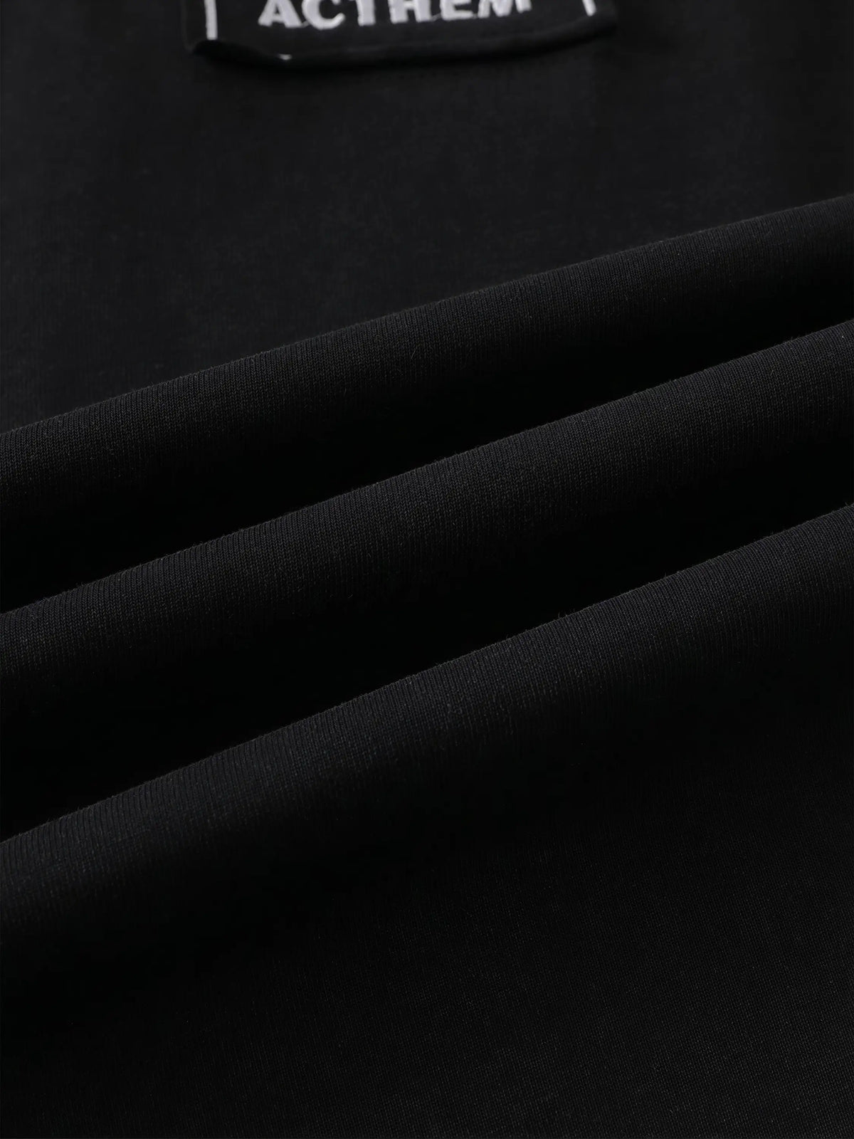 T-Shirt mit einzigartigem Schulterausschnitt-Design